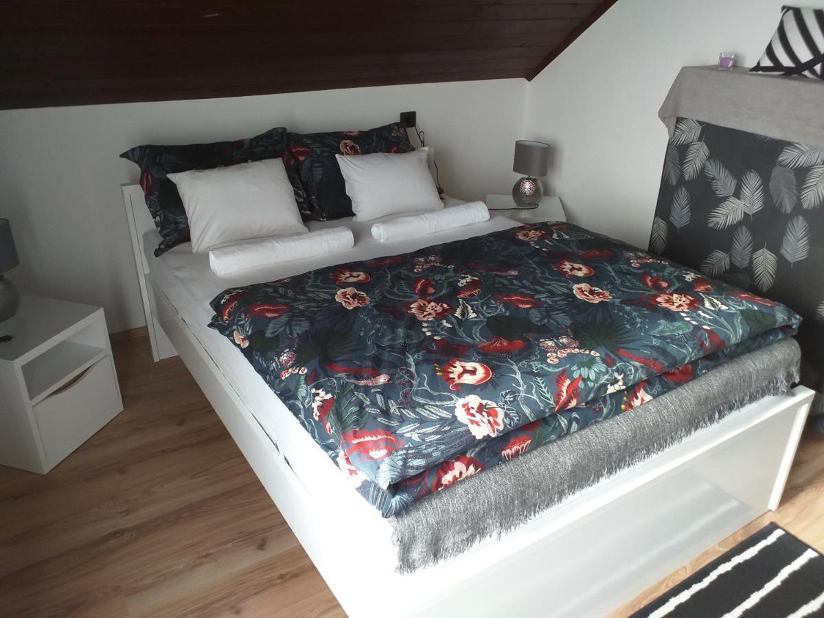 Art Inn Apartmanhaz Balaton-Gyenesdiás Exteriör bild