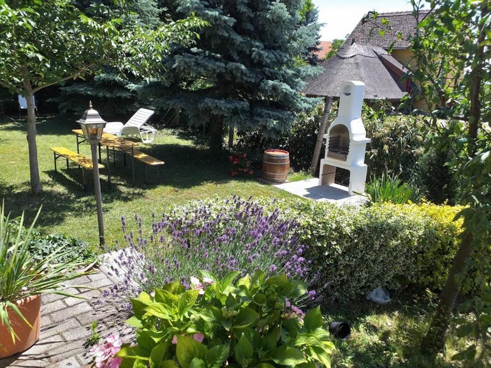 Art Inn Apartmanhaz Balaton-Gyenesdiás Exteriör bild