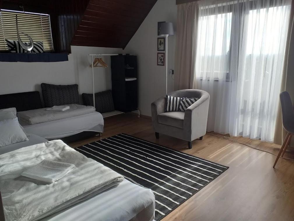 Art Inn Apartmanhaz Balaton-Gyenesdiás Exteriör bild