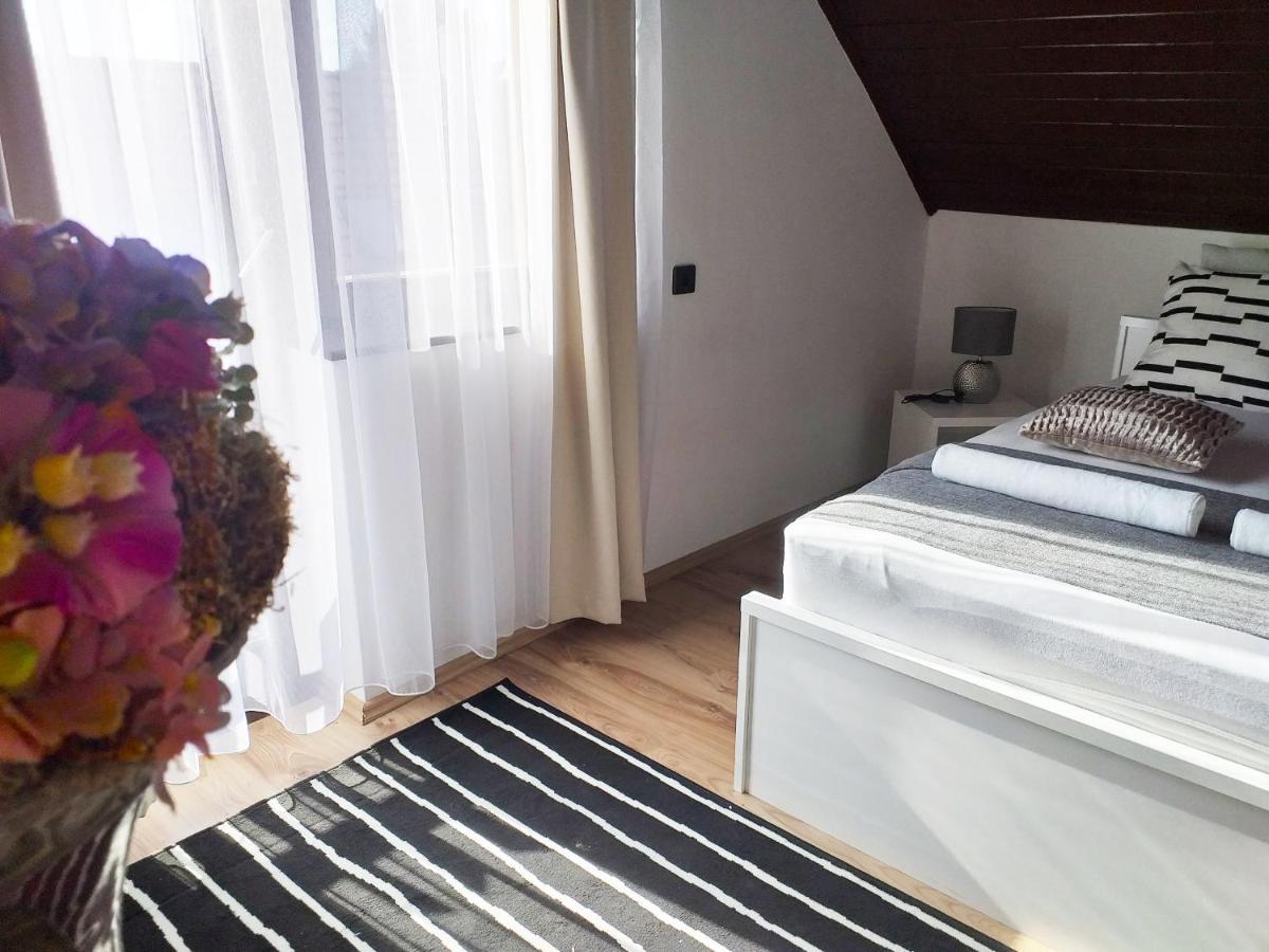 Art Inn Apartmanhaz Balaton-Gyenesdiás Exteriör bild